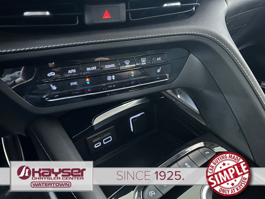 Used 2023 Buick Envision Essence w/ Technology Package I image 29