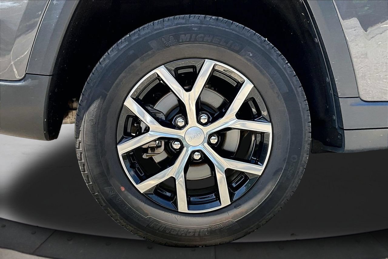 Certified 2023 Jeep Grand Cherokee Limited AWD/4WD image 36