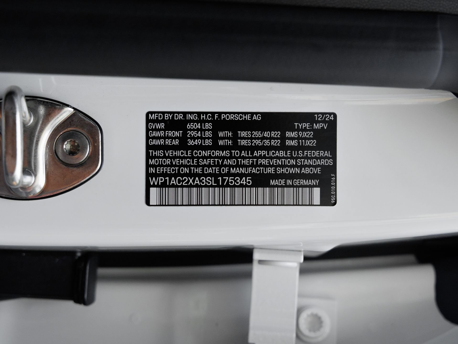 Certified 2025 Porsche Macan Turbo Electric AWD/4WD image 42