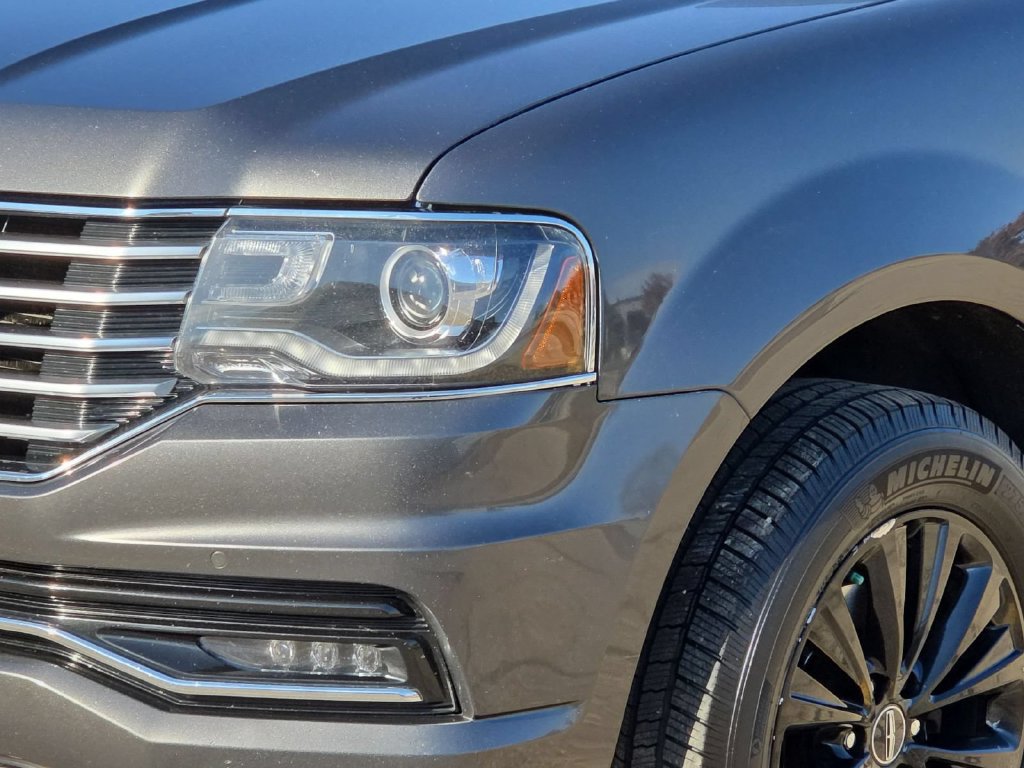 Used 2017 Lincoln Navigator Select AWD/4WD image 9