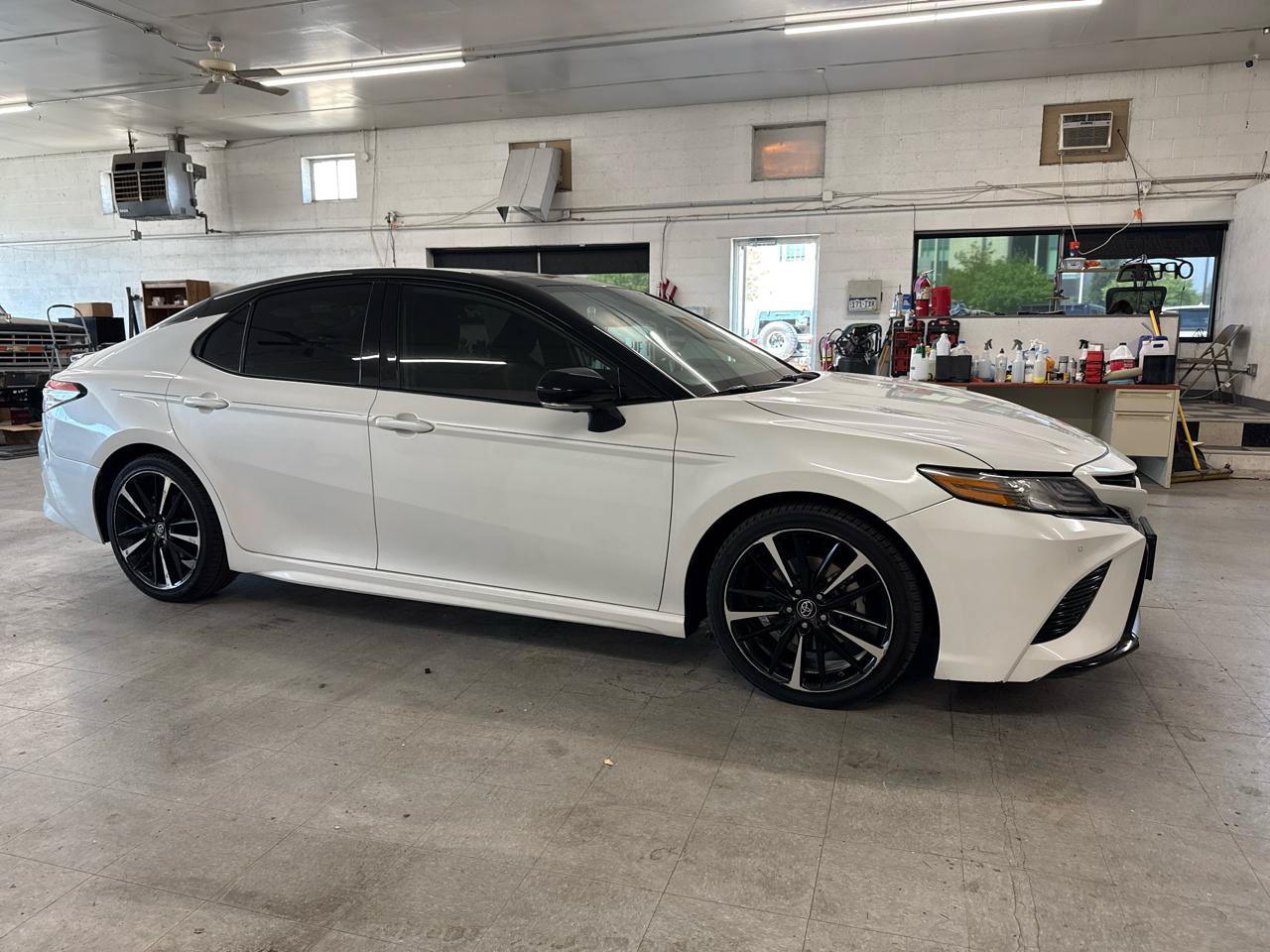 Used 2019 Toyota Camry XSE w/ Driver Assist Package FWD image 5