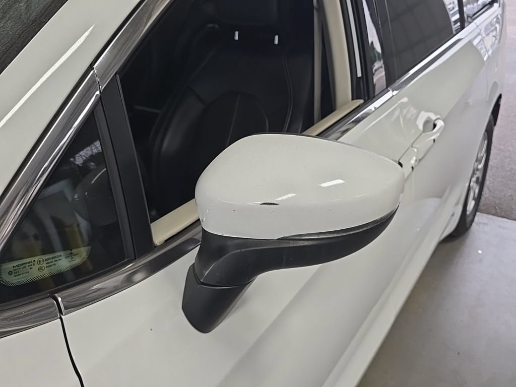 Used 2023 Chrysler Pacifica Touring-L FWD image 7