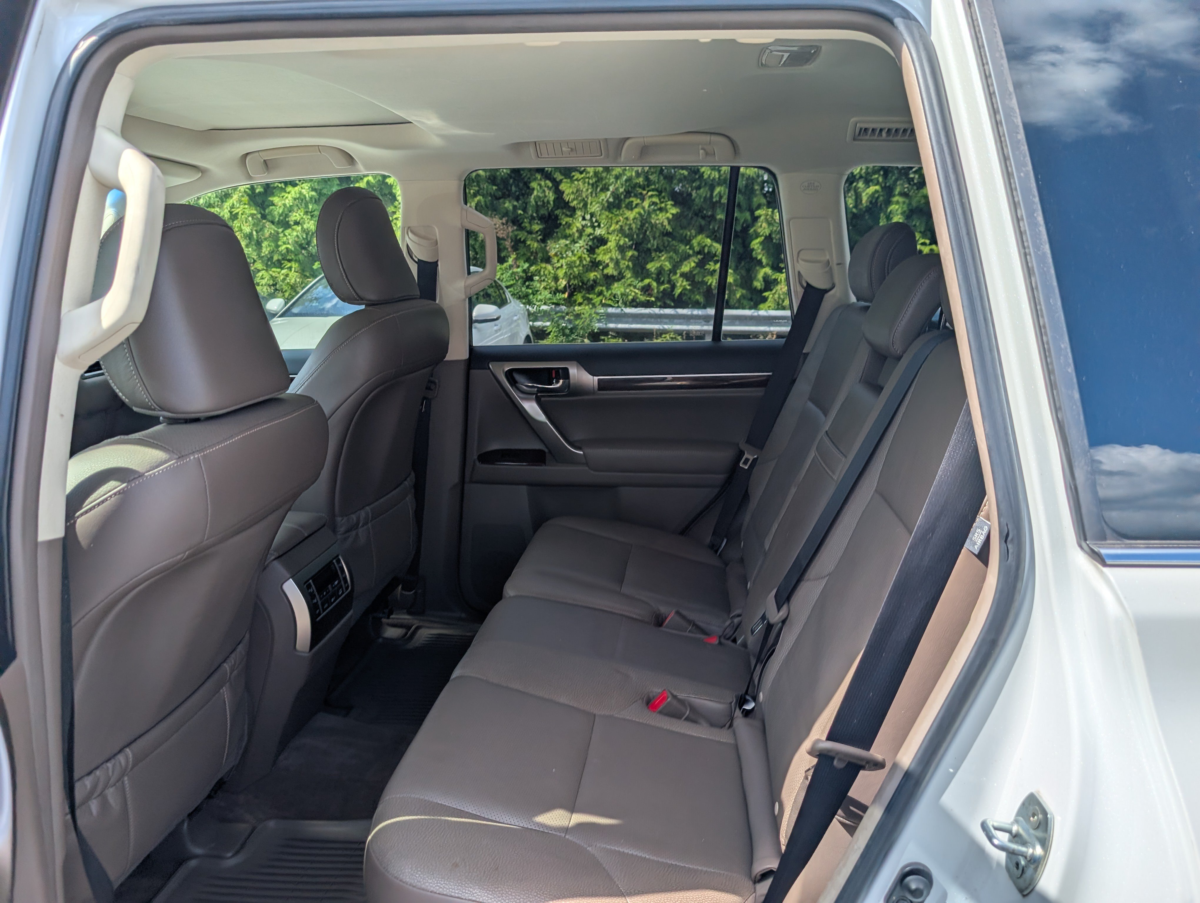 Used 2016 Lexus GX 460 w/ Premium Package AWD/4WD image 13