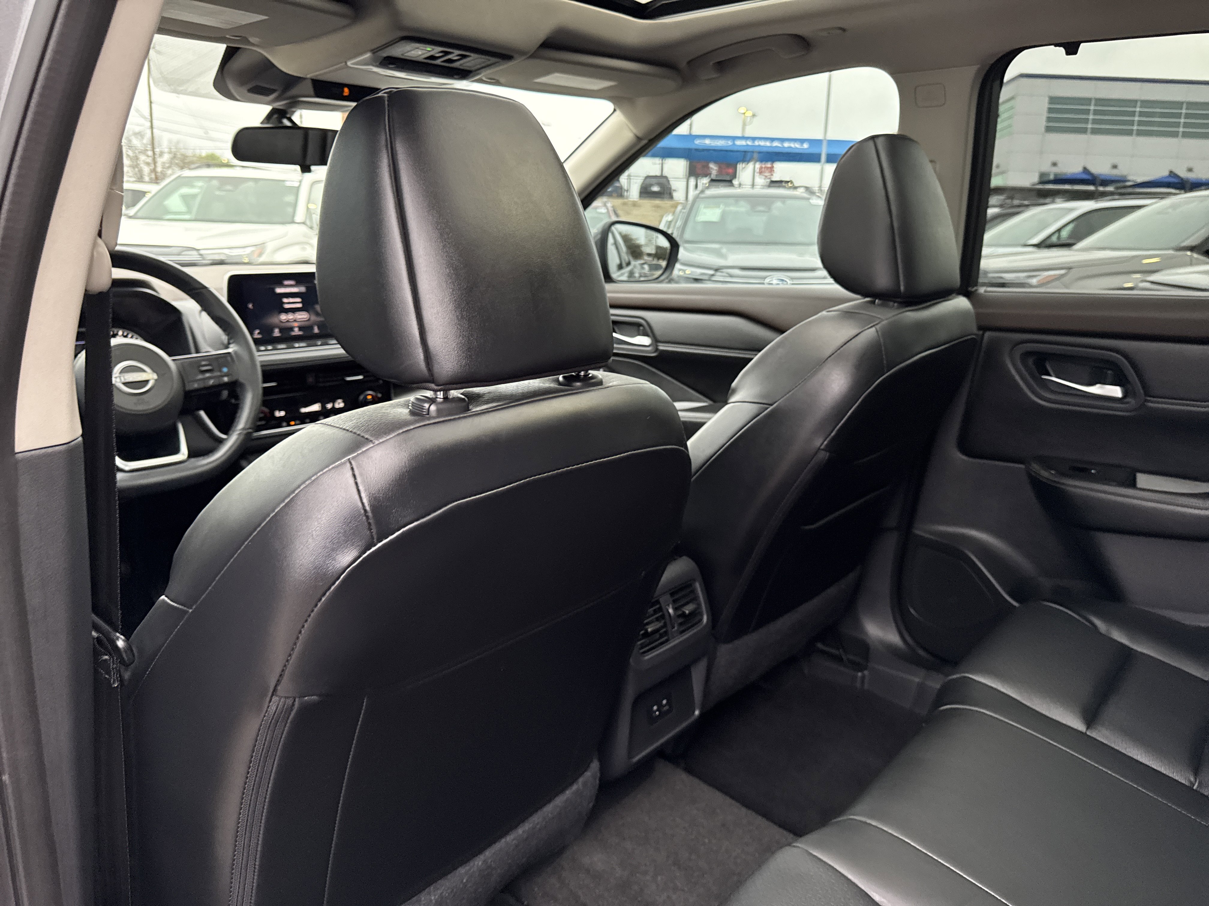 Used 2023 Nissan Rogue SV w/ SV Premium Package image 28