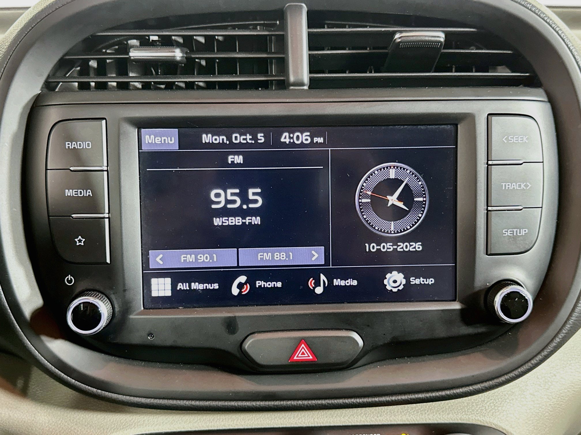 Used 2025 Kia Soul LX w/ LX Technology Package FWD image 21