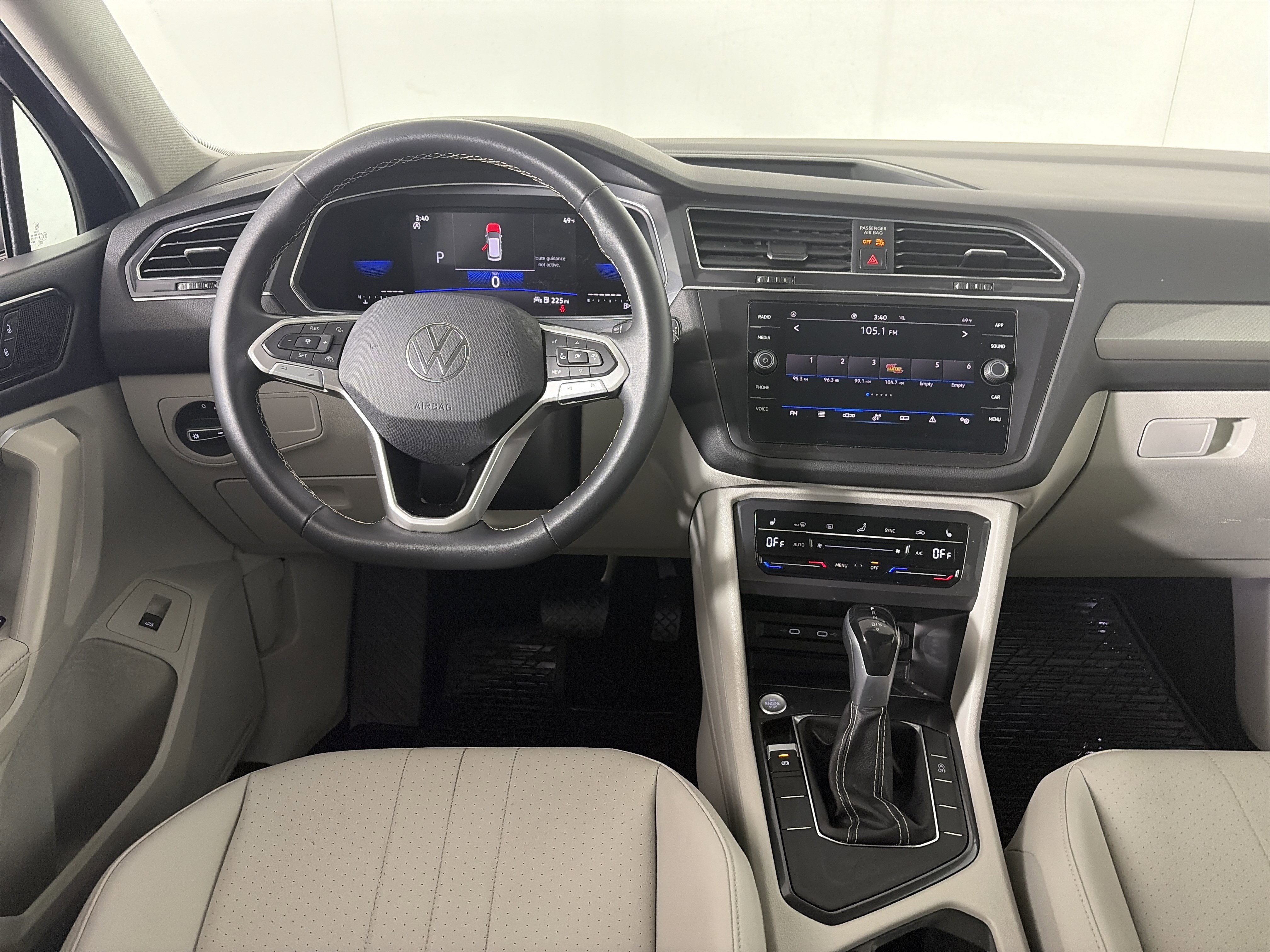 Used 2022 Volkswagen Tiguan SE image 37