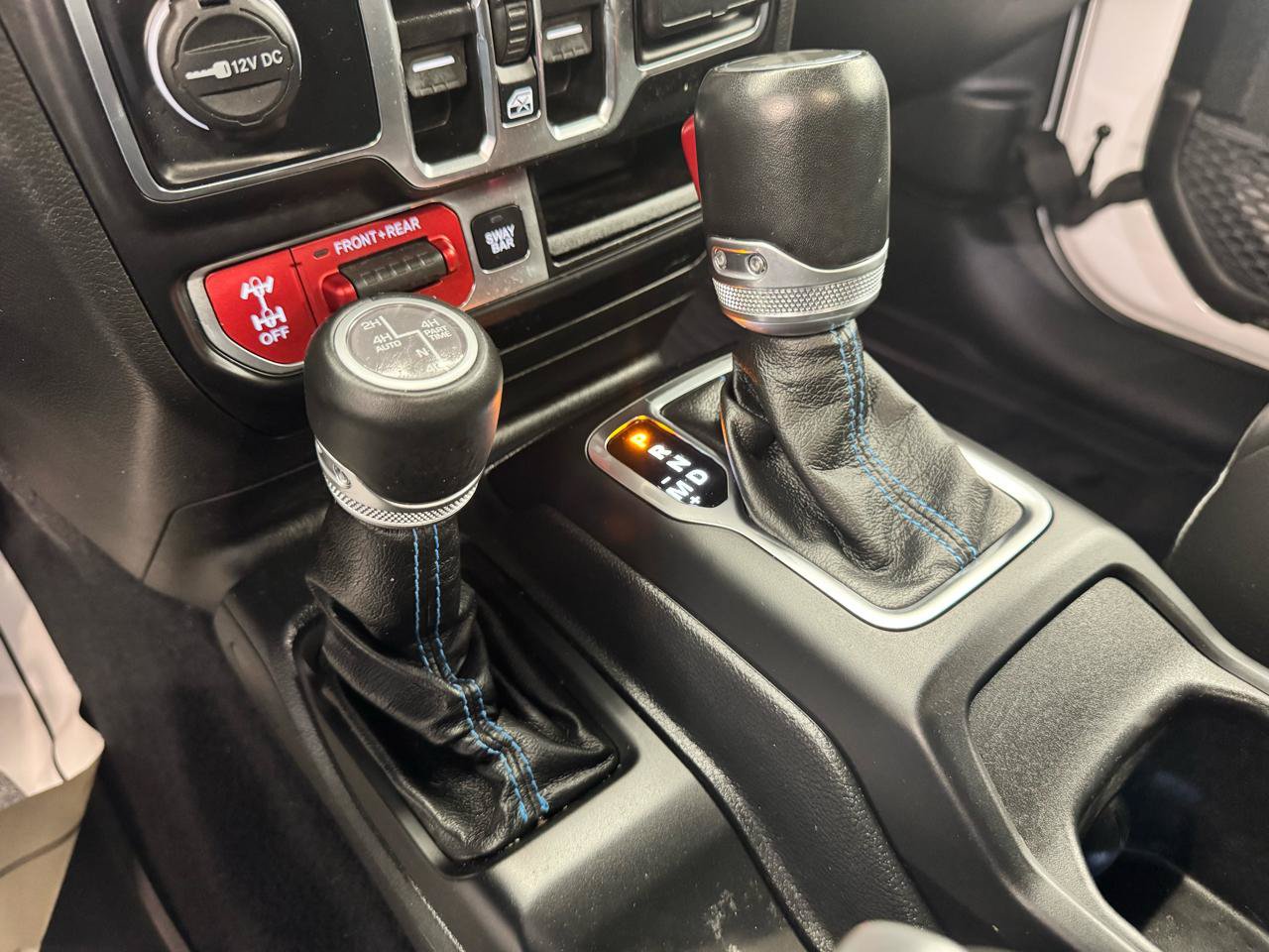 Used 2023 Jeep Wrangler Unlimited Rubicon 4xe w/ Cold Weather Group AWD/4WD image 23