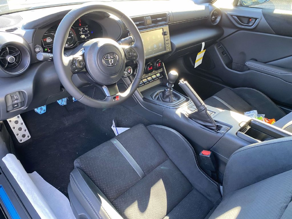 New 2027 Toyota GR86 Premium RWD image 4