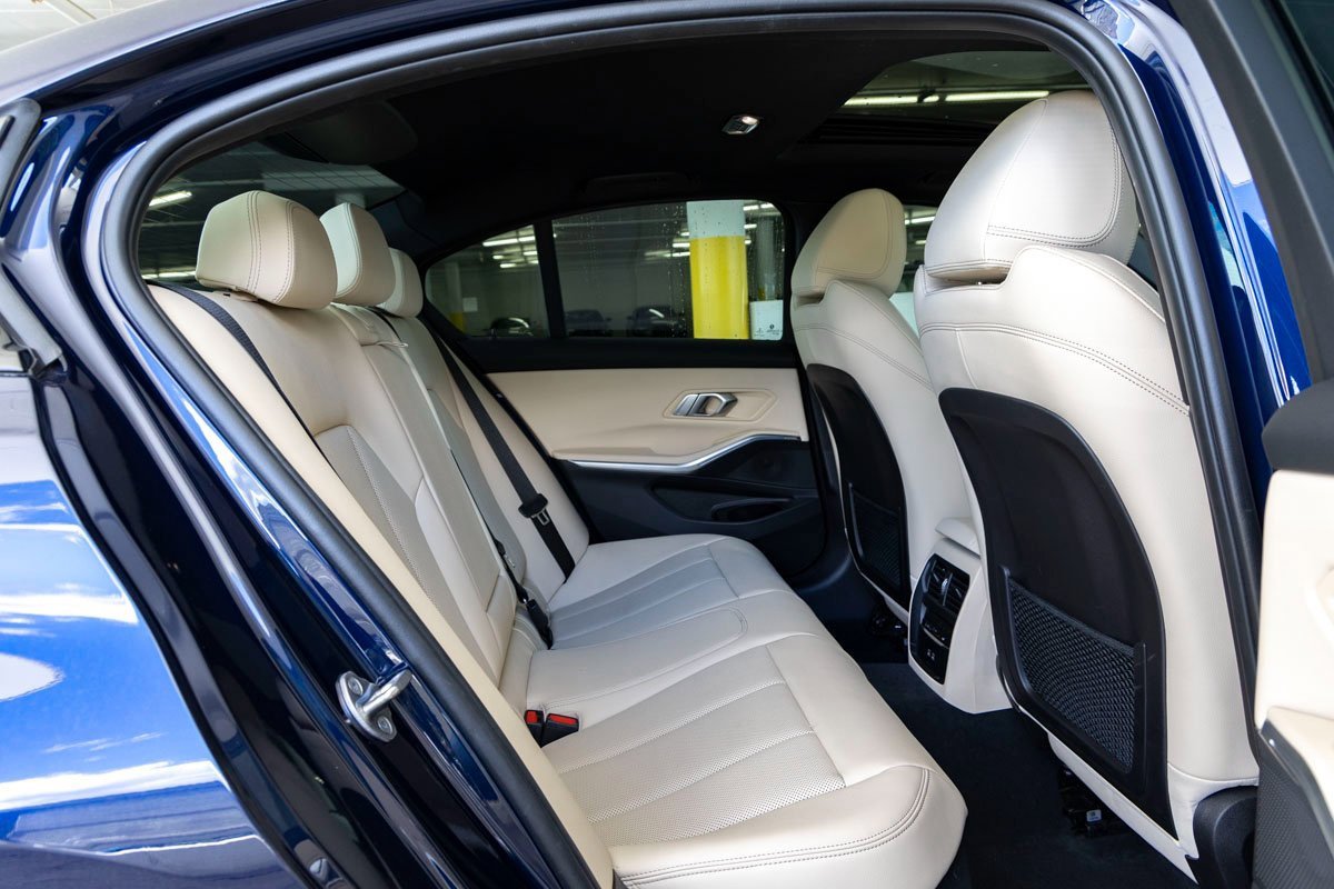 Certified 2023 BMW 330e w/ Premium Package image 24