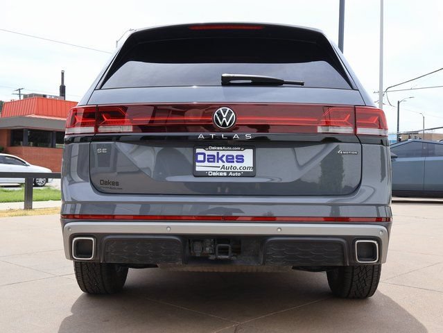 Used 2025 Volkswagen Atlas Peak Edition SE AWD/4WD image 3
