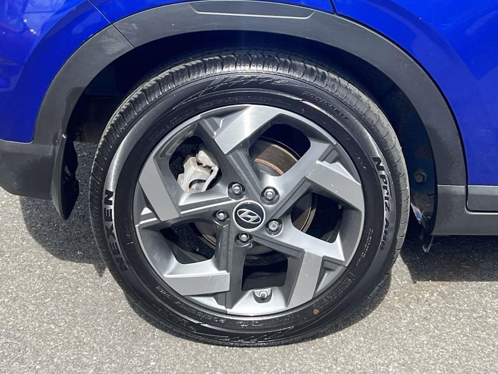 Certified 2025 Hyundai Venue SEL image 8