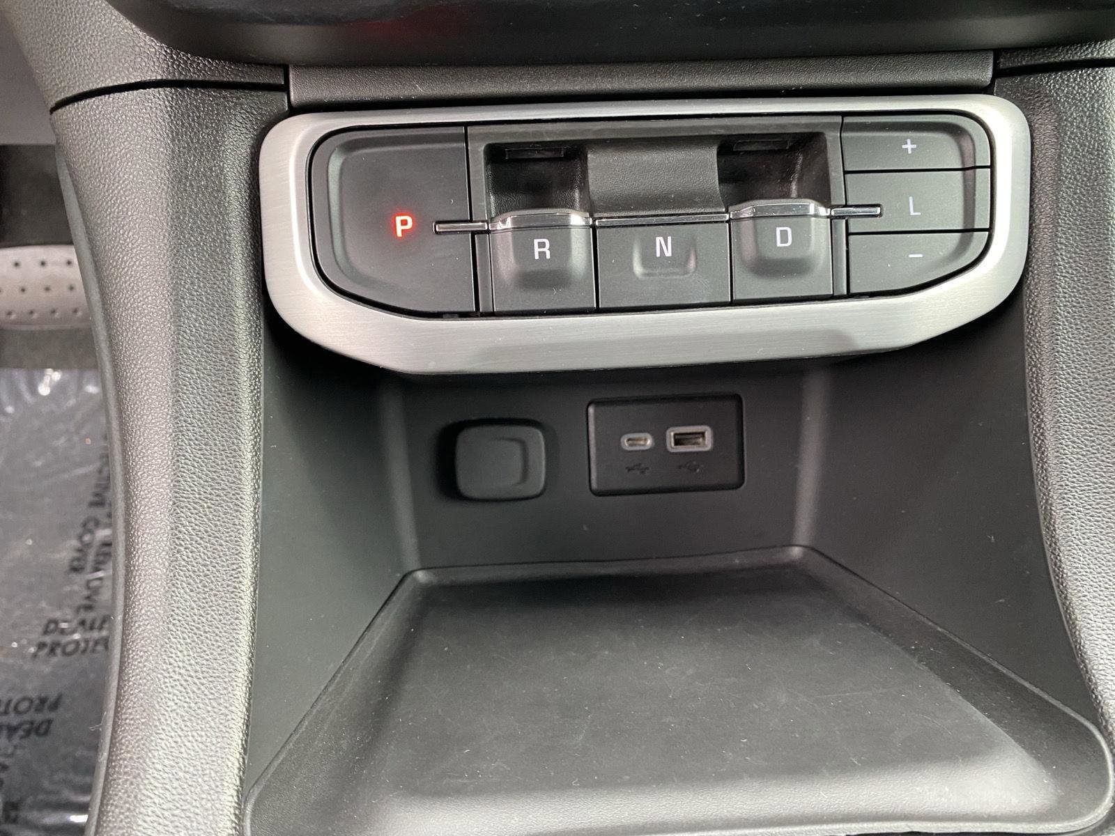 Used 2023 GMC Acadia SLE image 21