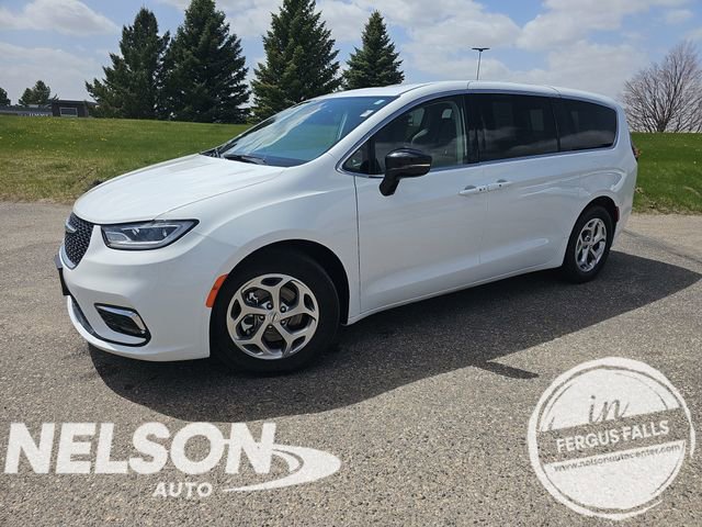 Used 2024 Chrysler Pacifica Limited FWD image 1