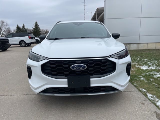 Used 2023 Ford Escape ST-Line image 2