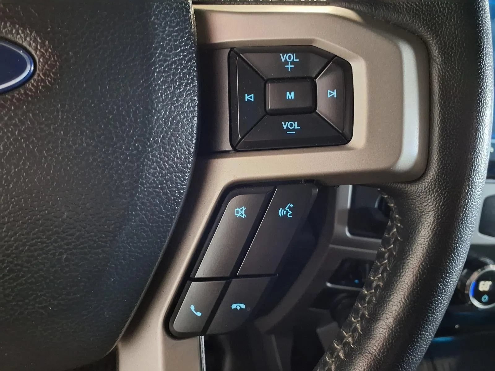 Used 2022 Ford F450 Lariat AWD/4WD image 24