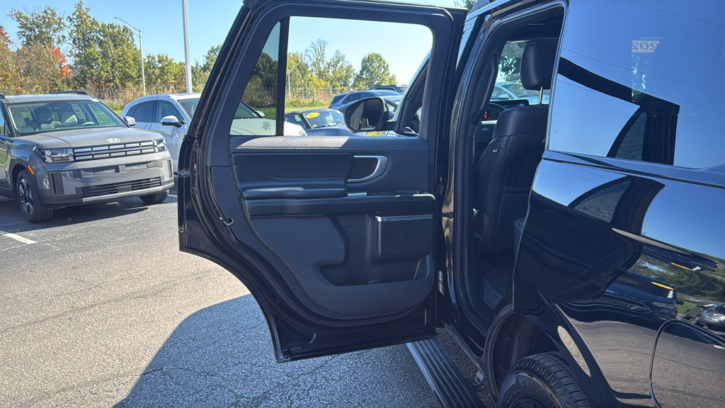 Used 2025 Ford Expedition Platinum w/ Stealth Appearance Package AWD/4WD image 31
