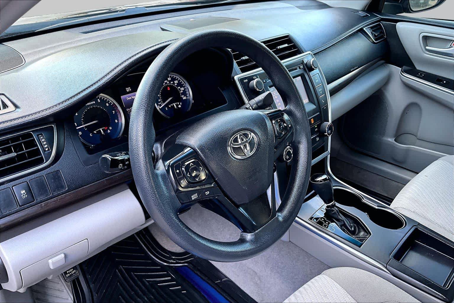 Used 2016 Toyota Camry LE FWD image 17