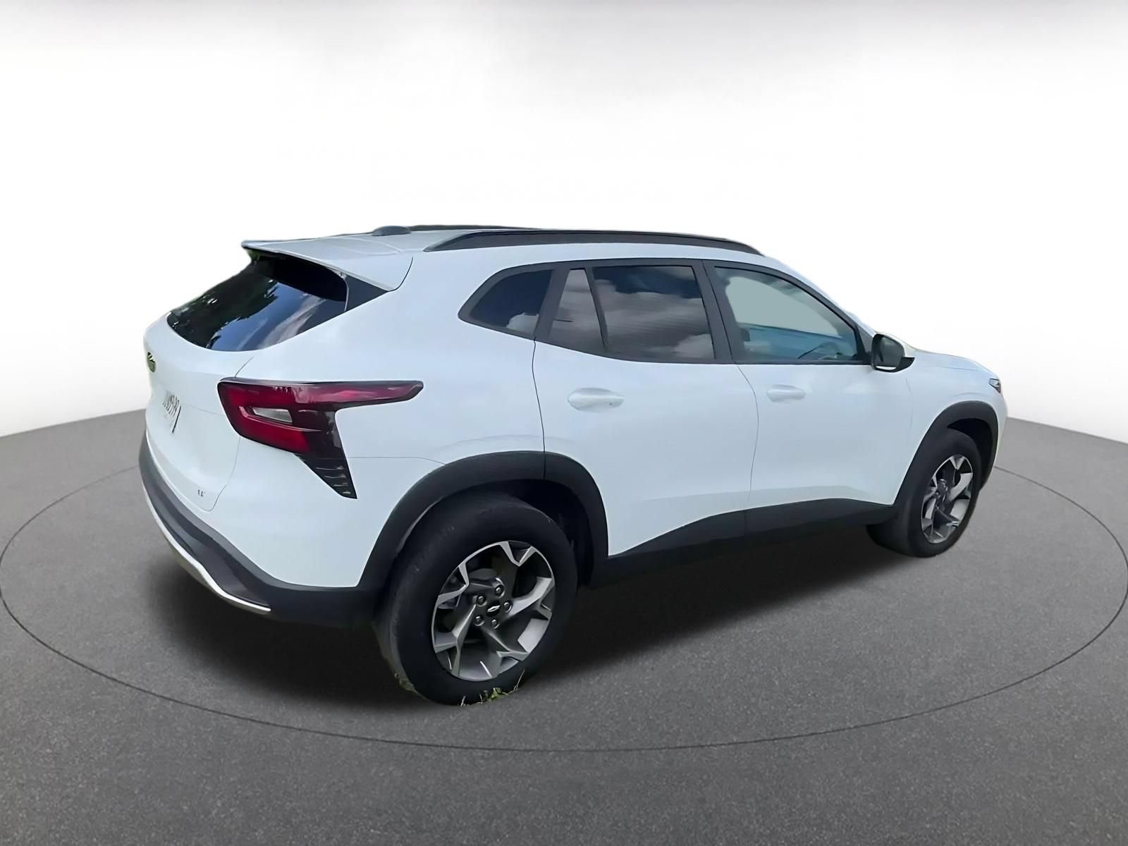 Used 2025 Chevrolet Trax LT FWD image 13