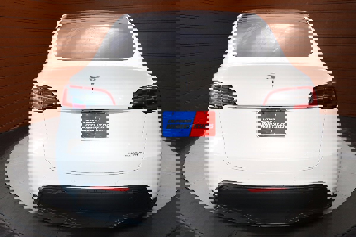 Used 2022 Tesla Model Y Long Range image 12