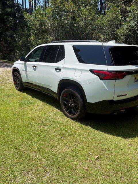 Used 2023 Chevrolet Traverse Premier w/ Redline Edition FWD image 3