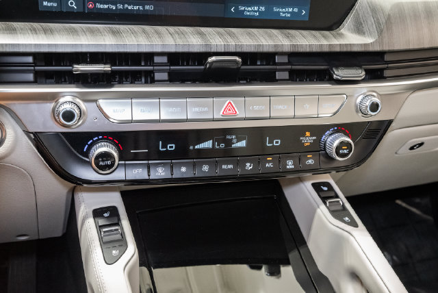 Used 2025 Kia Telluride EX w/ EX Captain's Chair Package FWD image 21