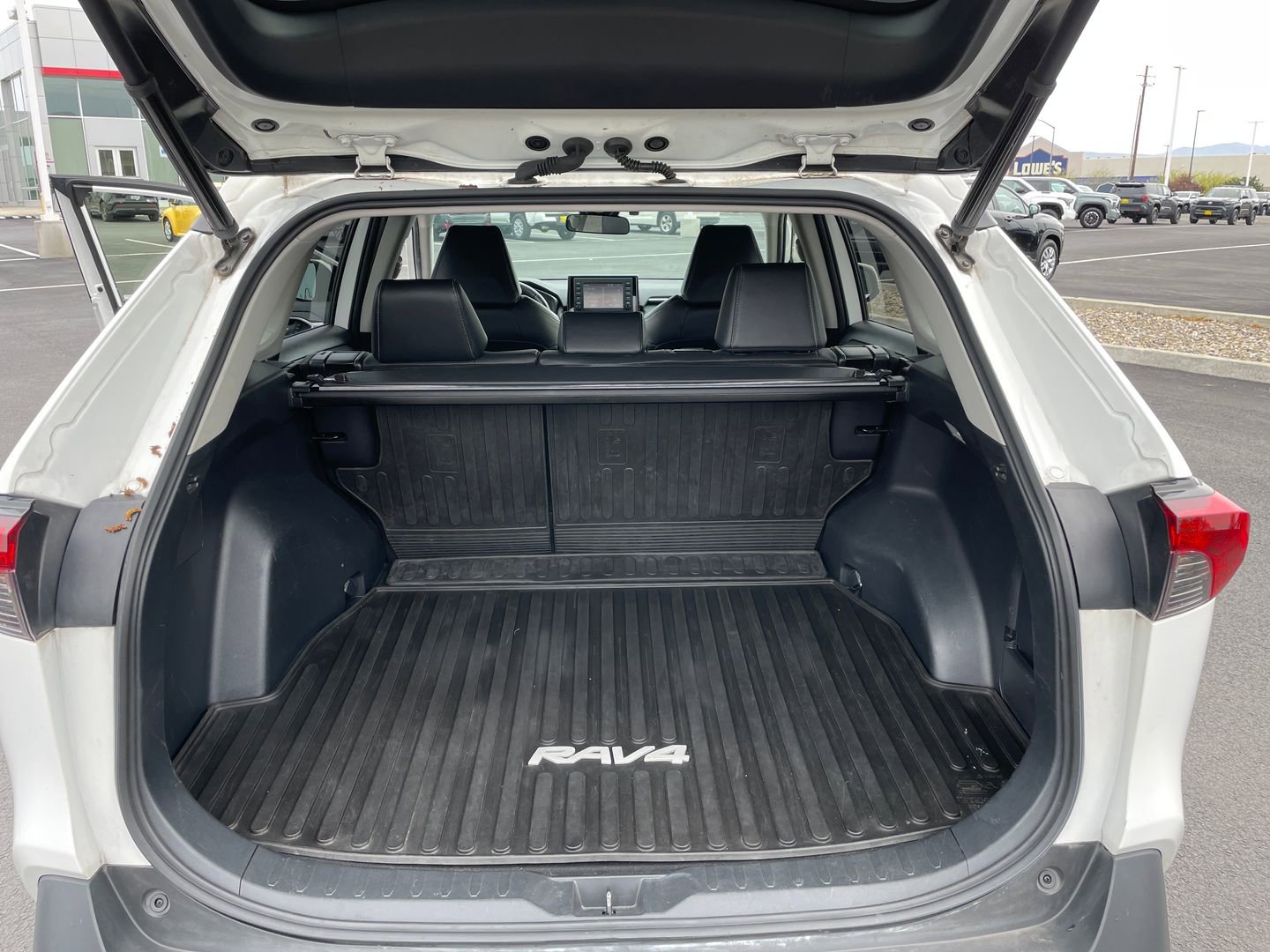 Used 2019 Toyota RAV4 XLE Premium w/ Cold Weather Package AWD/4WD image 20