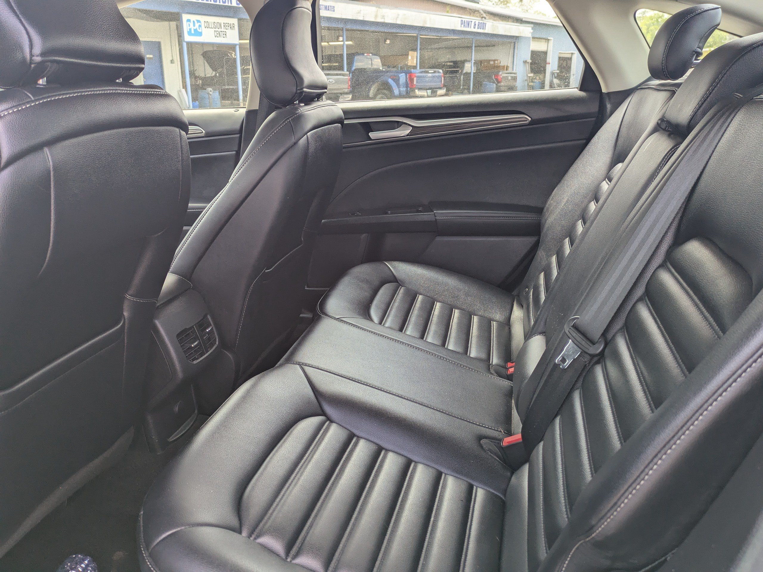 Used 2019 Ford Fusion SEL FWD image 11