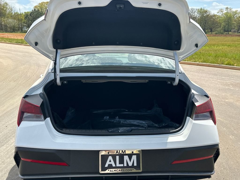 Used 2025 Hyundai Elantra Sport image 18