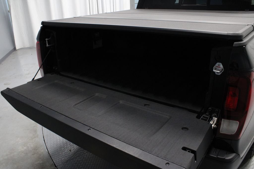Used 2025 Honda Ridgeline Black Edition image 16