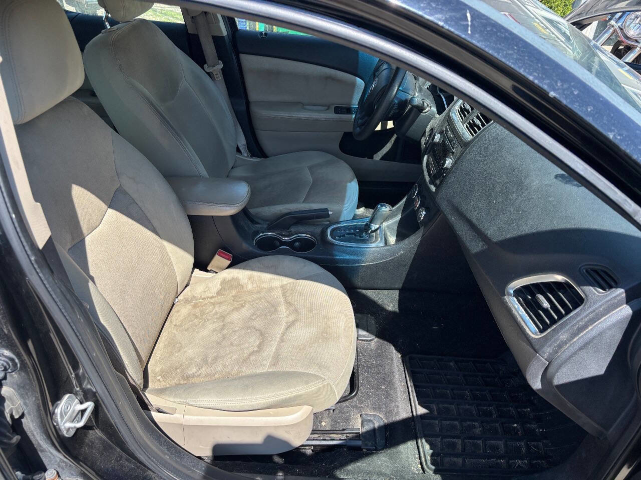 Used 2011 Dodge Avenger Express image 12