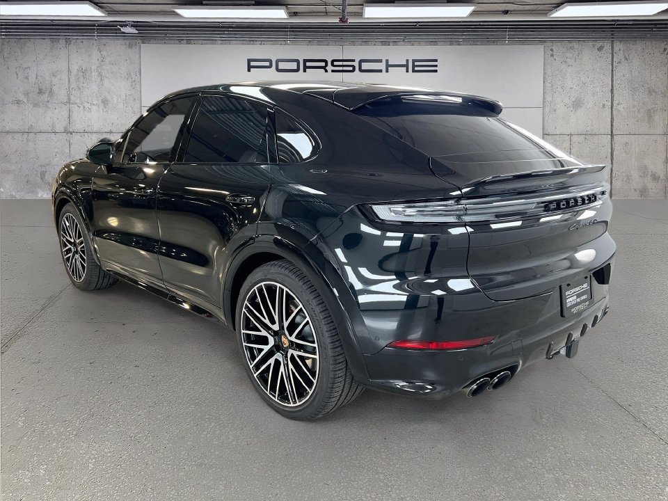 Certified 2025 Porsche Cayenne GTS AWD/4WD image 3