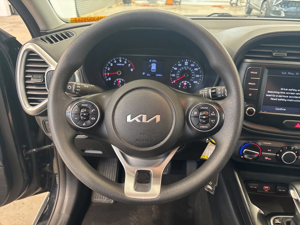 Certified 2022 Kia Soul LX w/ Technology Package FWD image 12