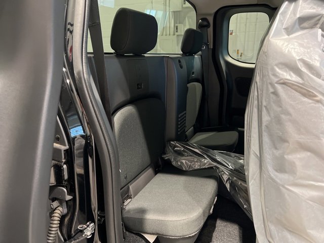 Used 2025 Nissan Frontier SV image 30