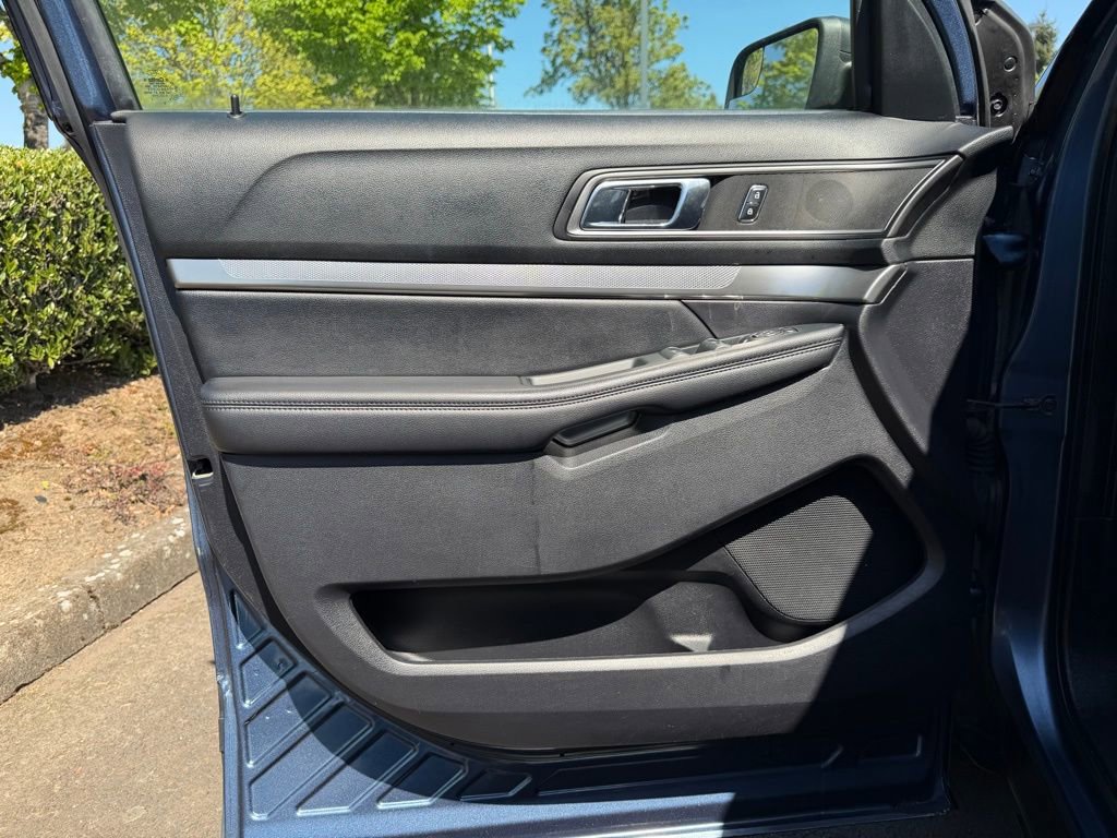 Used 2018 Ford Explorer XLT AWD/4WD image 11