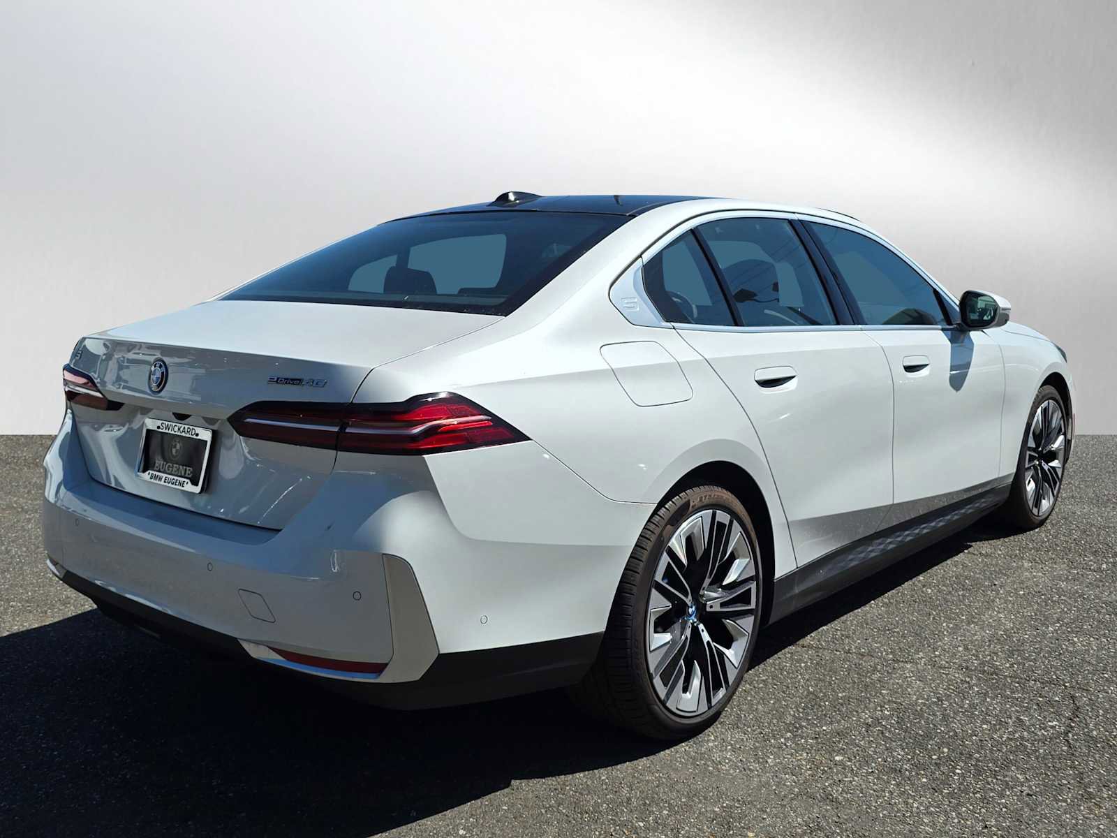 Used 2024 BMW i5 eDrive40i w/ M Sport Package image 7