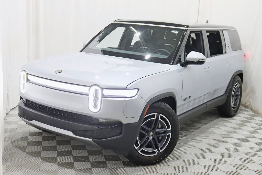 Used 2025 Rivian R1S Adventure image 5