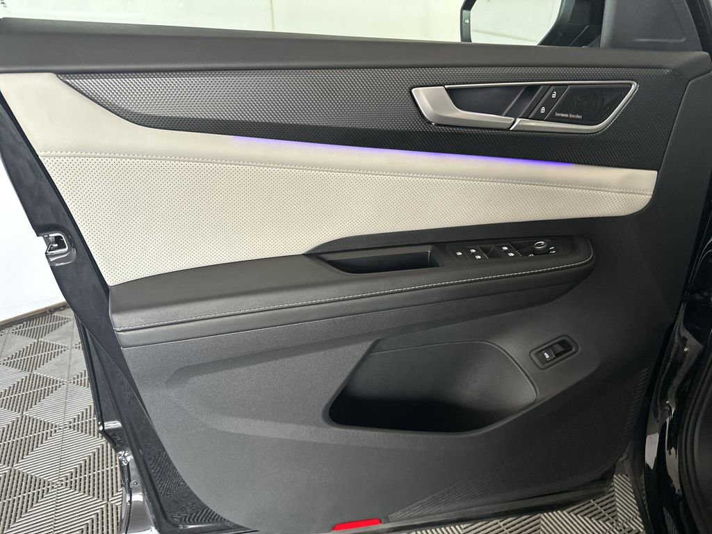 Used 2024 Volkswagen Atlas Cross Sport SEL Premium R-Line image 11