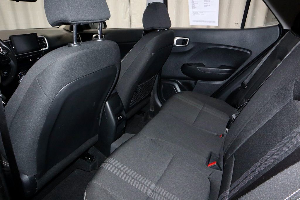 Certified 2025 Hyundai Venue SEL image 20