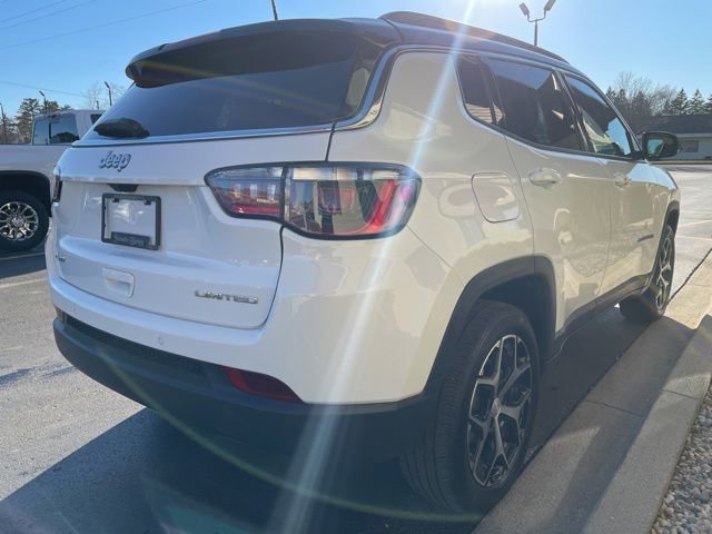 Used 2024 Jeep Compass Limited image 10