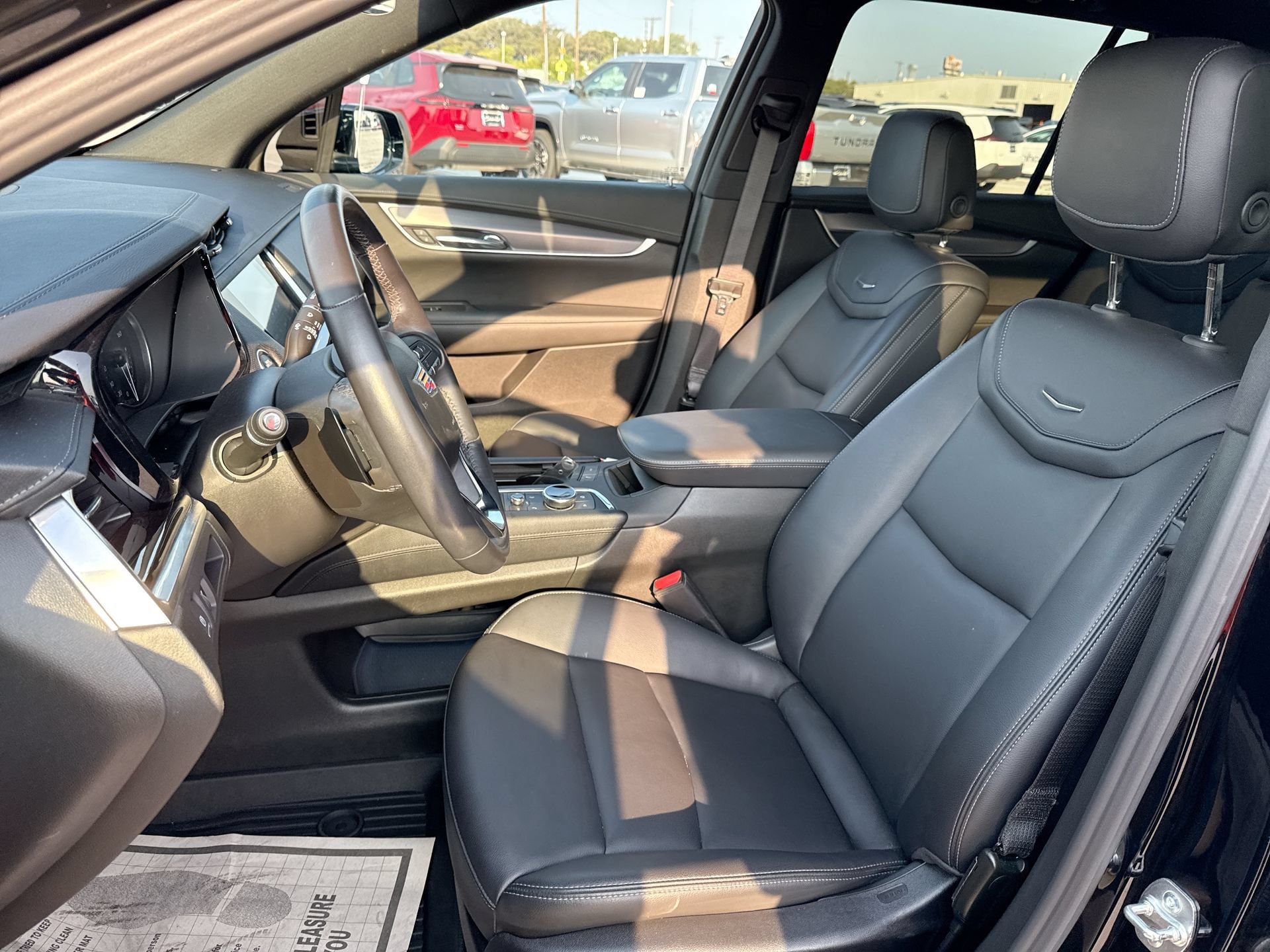 Used 2025 Cadillac XT6 Luxury FWD image 13