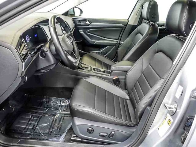 Used 2024 Volkswagen Jetta SE FWD image 12