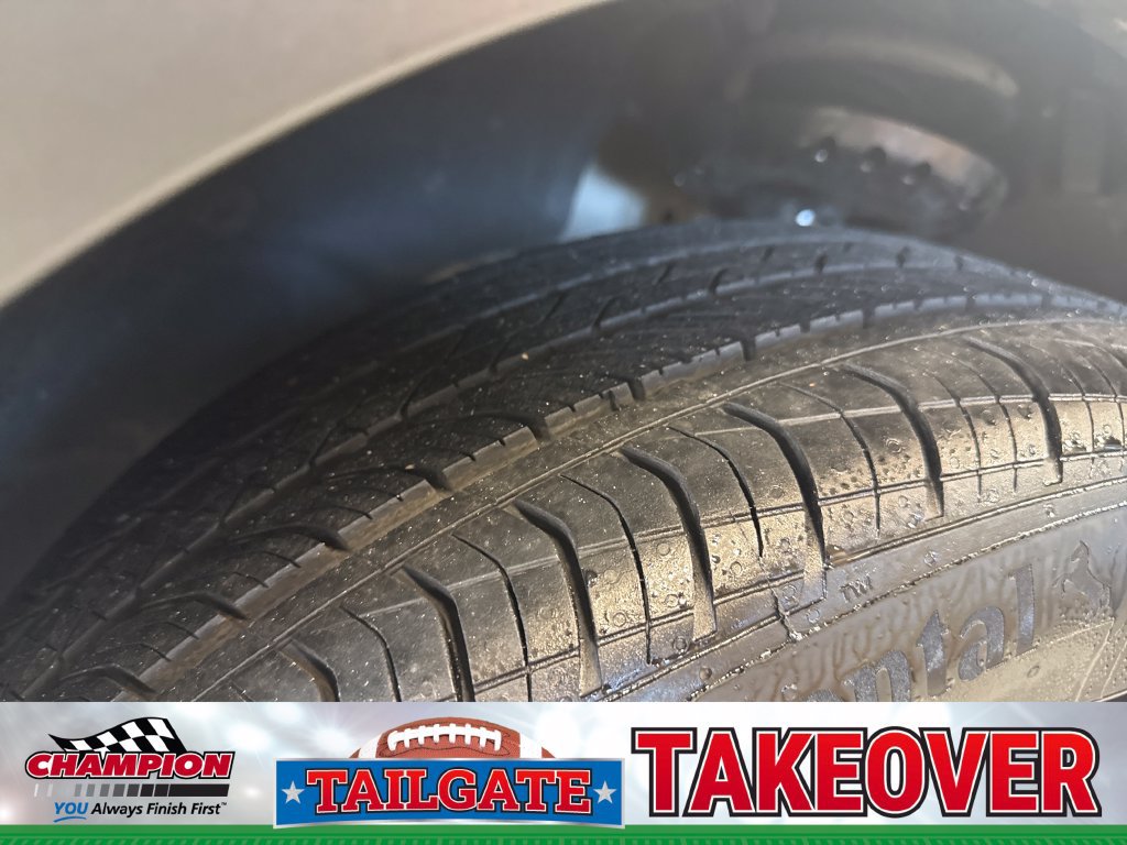 Used 2025 Chevrolet Trax RS w/ Sunroof Package FWD image 35