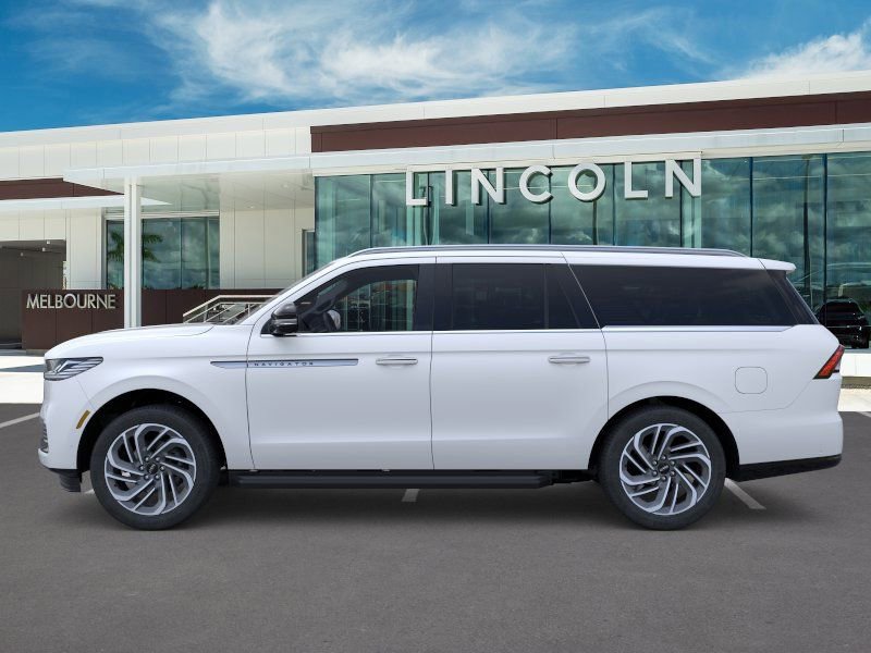 New 2026 Lincoln Navigator L Premier AWD/4WD image 3