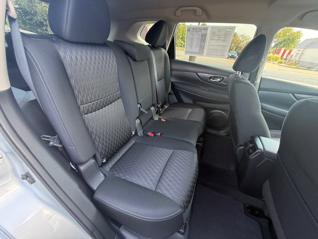 Used 2018 Nissan Rogue SV AWD/4WD image 31