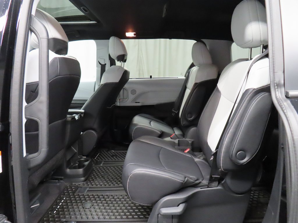Used 2025 Toyota Sienna XSE image 10