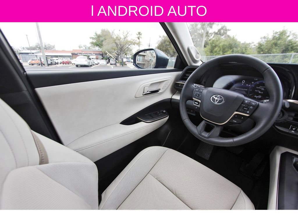 Used 2023 Toyota Crown Limited image 10