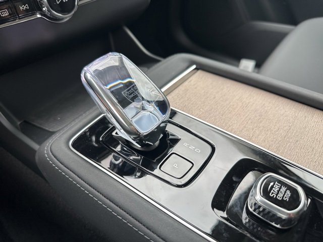 New 2026 Volvo XC90 B6 Plus w/ Protection Package Premier image 15