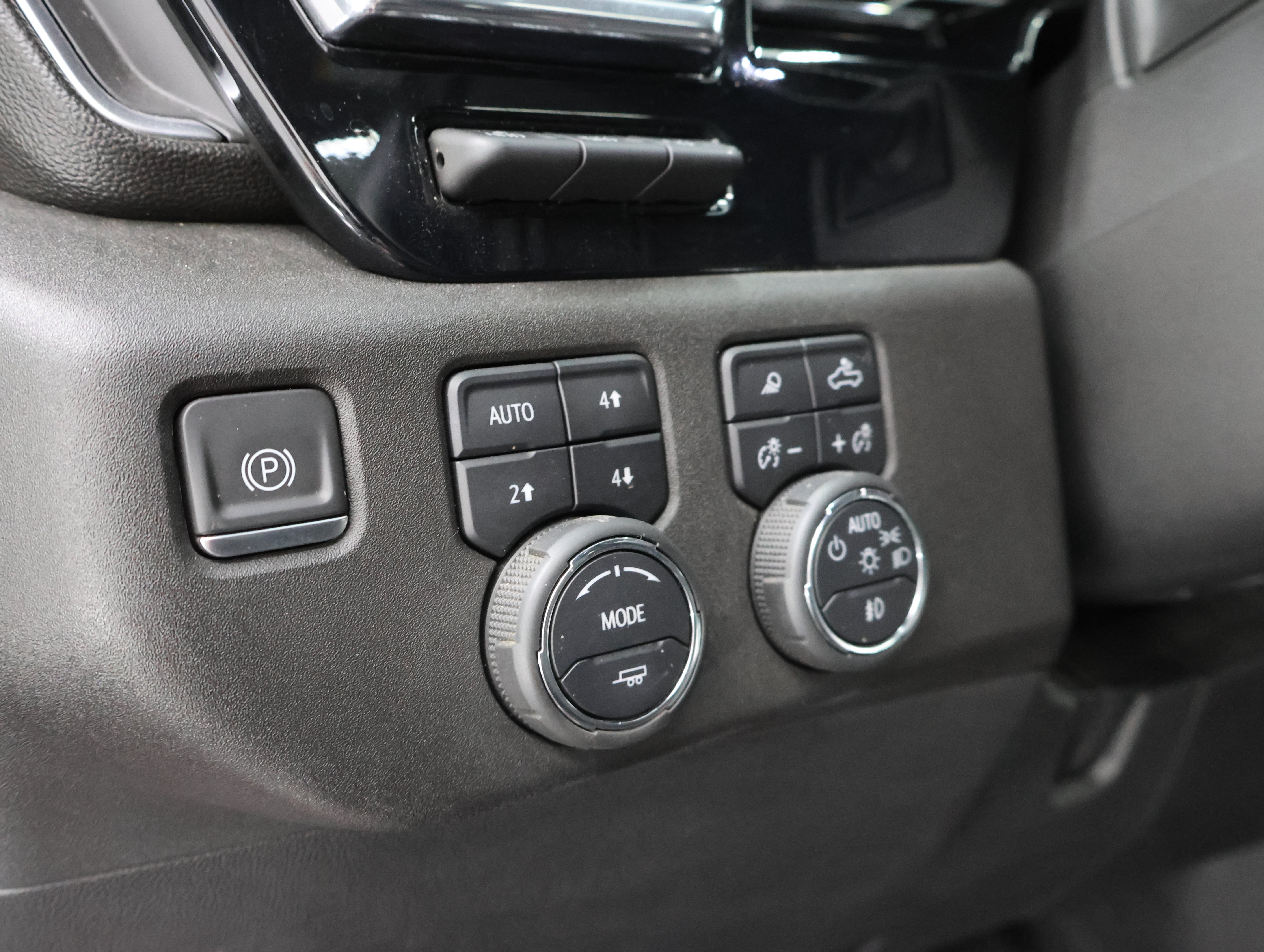 Used 2024 Chevrolet Silverado 2500 LTZ w/ LTZ Plus Package AWD/4WD image 51
