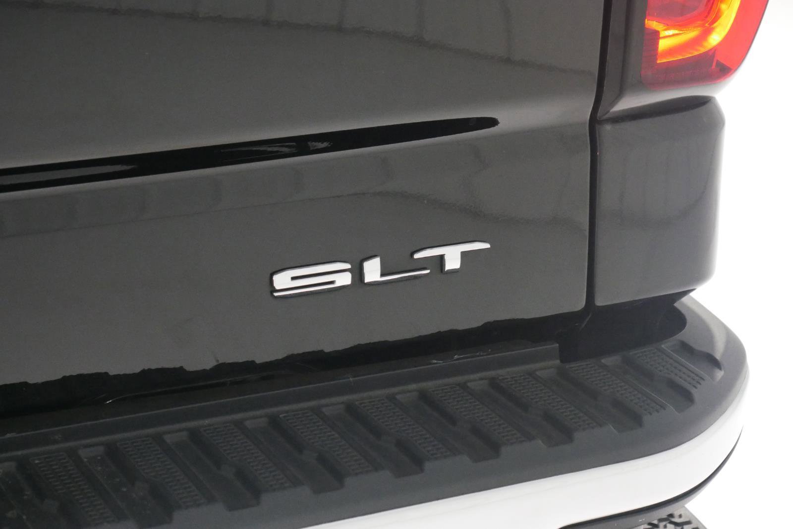 Used 2024 GMC Sierra 1500 SLT image 24