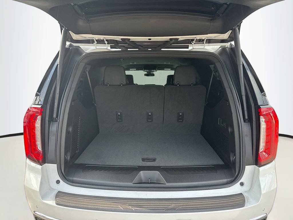 Used 2024 GMC Yukon XL SLT w/ SLT Luxury Package image 28
